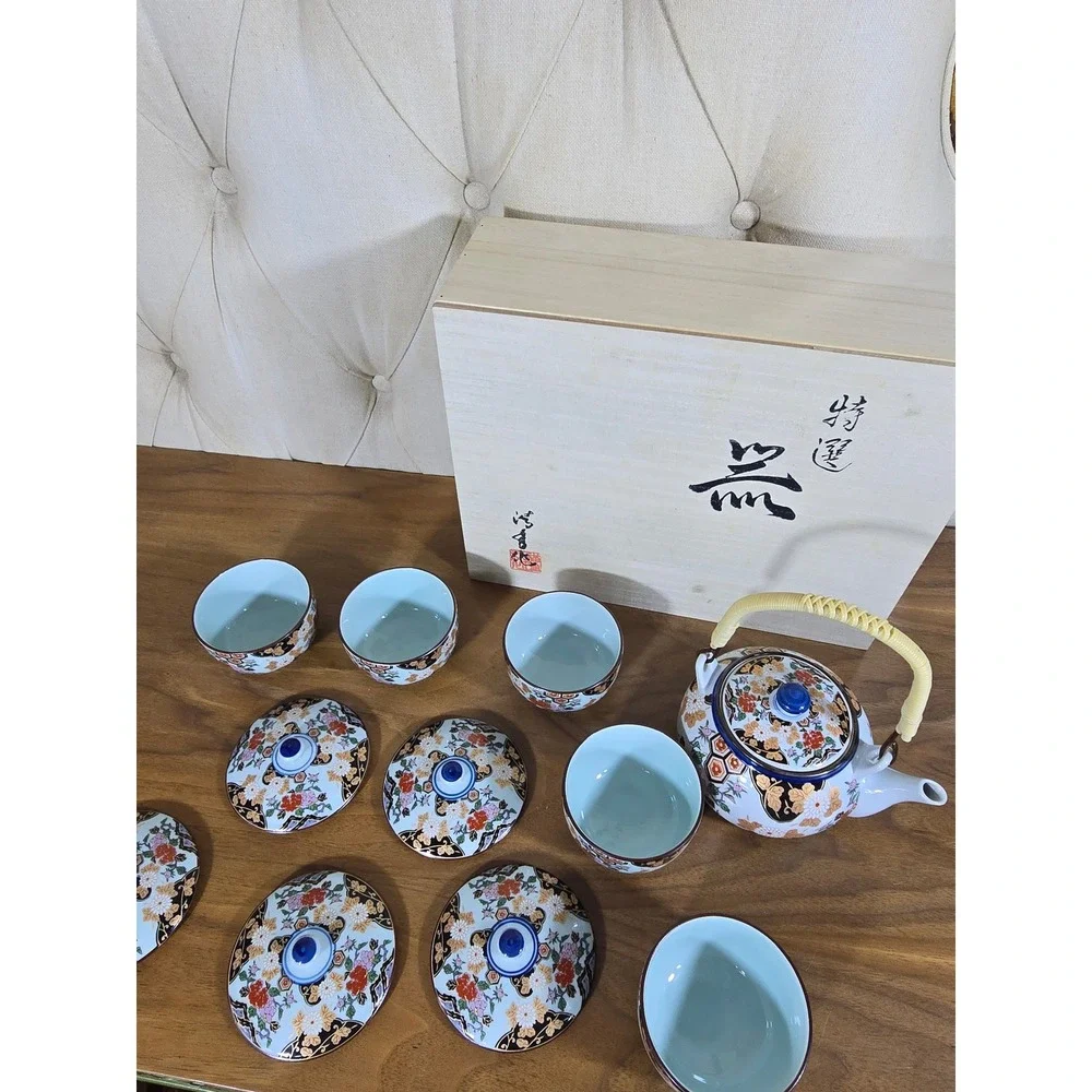 Japanese porcelain tea set with wooden box – Teapot & 5 lidded cups